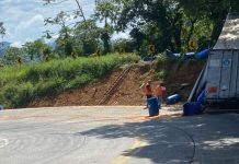 Saiba o estado de saúde do motorista de caminhão que tombou na Serra Dona Francisca, no Norte de Santa Catarina