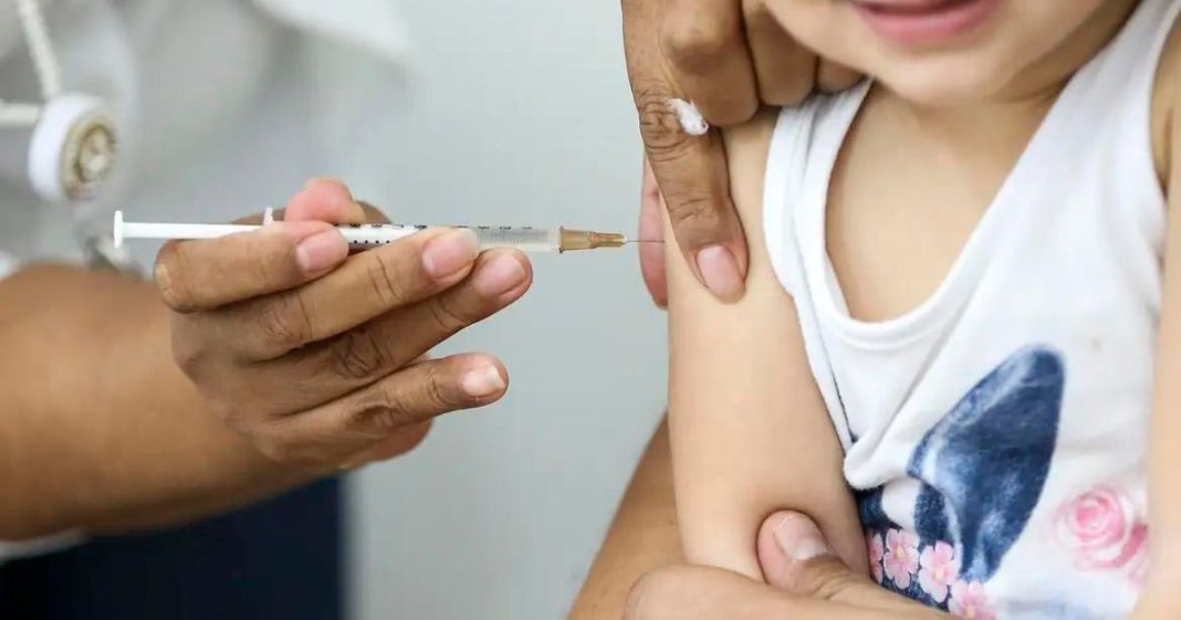 Após decreto que desobriga vacinação contra Covid-19 em crianças, PSOL de Blumenau entra na Justiça