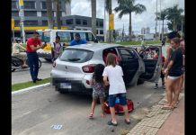 Bebê nasce dentro de carro em Itajaí e bombeiros ficam emocionados com o momento