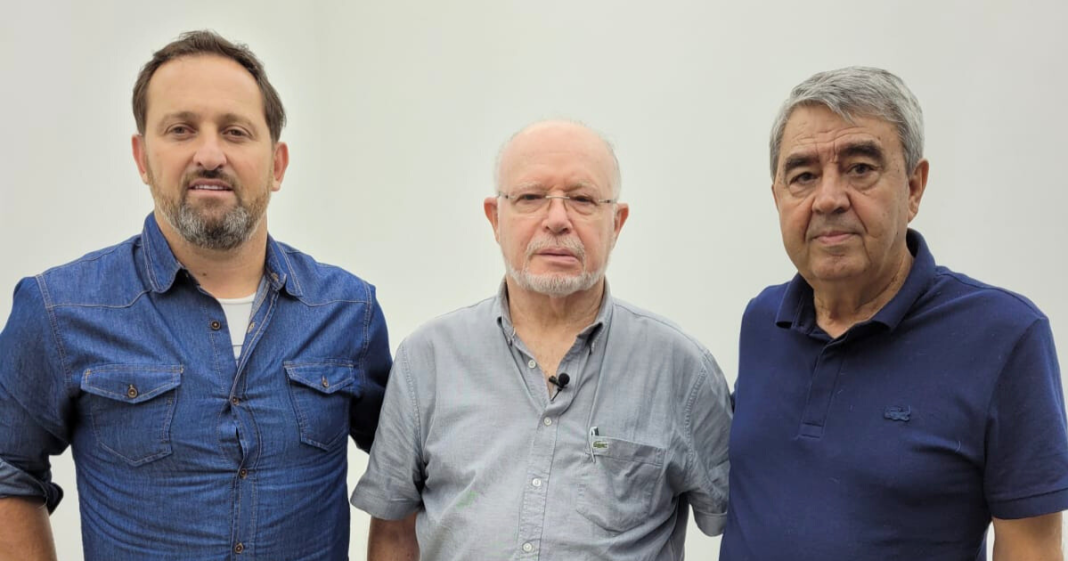 O Presidente do Metrô, Valdair Matias, o CEO Metropolitano, Francisco Battistotti, e o Técnico, Evando Camillato