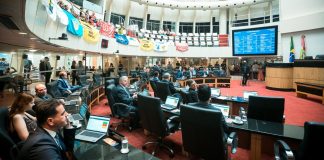 Deputados da Alesc aprovam reajuste do salário mínimo regional; confira os valores