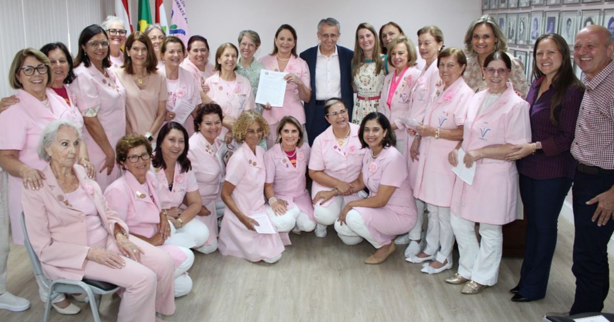 GALERIA - Prefeitura entrega escritura da sede da Rede Feminina de Combate ao Câncer de Blumenau