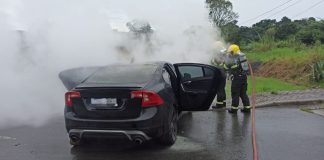 Incêndio em carro mobiliza Corpo de Bombeiros em Rio do Sul