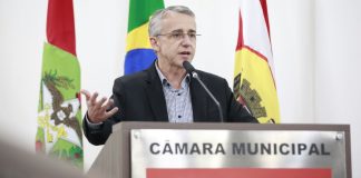 Saiba motivo da viagem do prefeito de Blumenau para os Estados Unidos