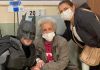 Após vencer o câncer, ex-paciente se veste de Batman e visita hospital em Florianópolis
