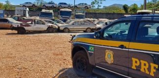 PRF realiza leilão de veículos apreendidos no Vale do Itajaí
