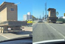 Caminhão é flagrado transportando banheiro