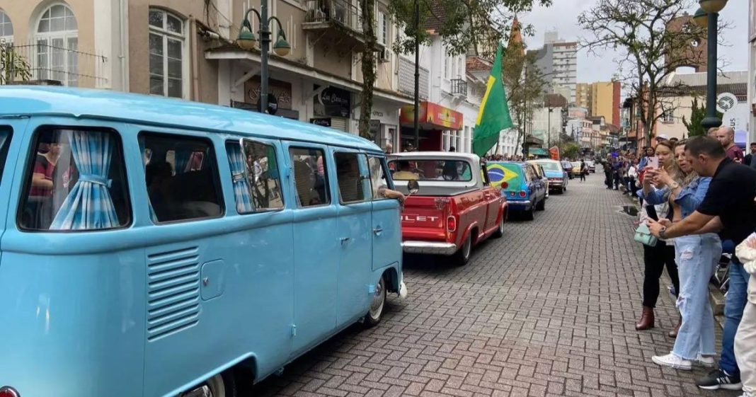 Blumenau decreta proibição de manifestações políticas e eleitorais no desfile de 7 de Setembro