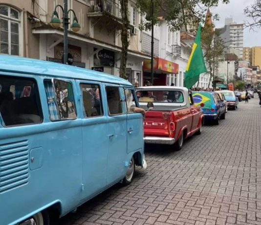 Blumenau decreta proibição de manifestações políticas e eleitorais no desfile de 7 de Setembro