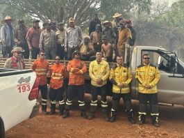 Bombeiros catarinenses resgatam grupo de brigadistas que estavam perdidos em meio aos incêndios no Mato Grosso