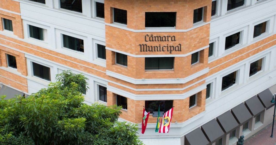 Câmara analisa abertura de CPI para investigar suposto superfaturamento de serviços em Blumenau