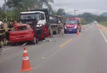 Motorista morre após colidir de frente em caminhão, em Jaraguá do Sul