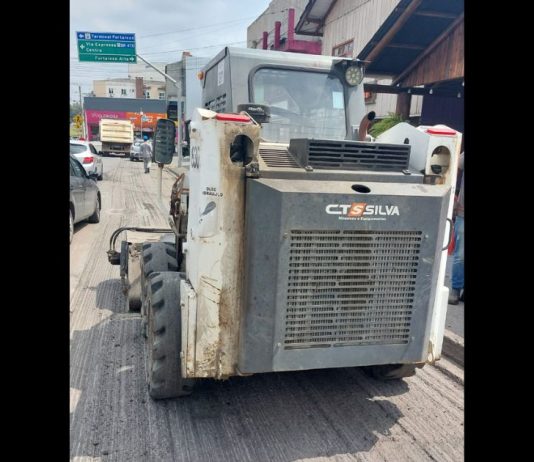 Homem sofre fratura exposta após máquina