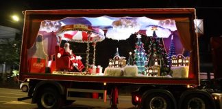 Caravana de Natal da Coca-Cola passará nesta terça-feira por Blumenau