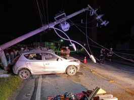 Colisão em poste deixa motorista morta em rodovia e parte de Ilhota sem luz