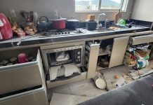 Duas pessoas sofrem queimaduras após gás explodir em cozinha de apartamento em Timbó