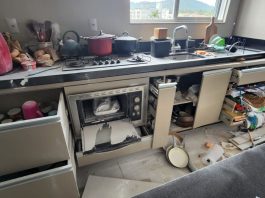 Duas pessoas sofrem queimaduras após gás explodir em cozinha de apartamento em Timbó