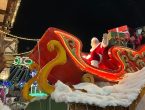 GALERIA - Terceiro desfile de Natal em Blumenau arrasta multidão para as ruas e encanta espectadores