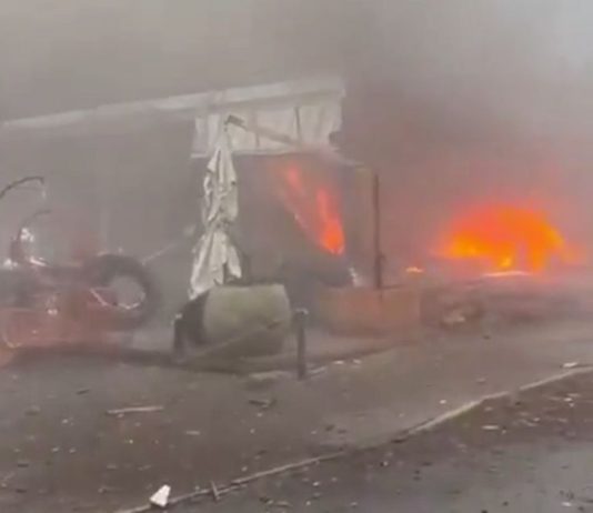 VÍDEO - Avião de pequeno porte cai no Centro de Gramado, no Rio Grande do Sul