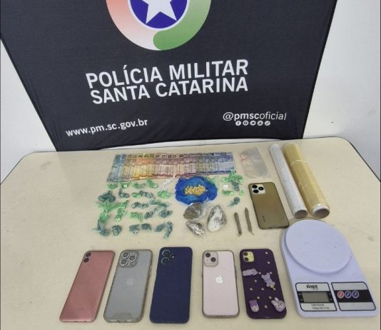 Polícia Militar prende jovens por tráfico