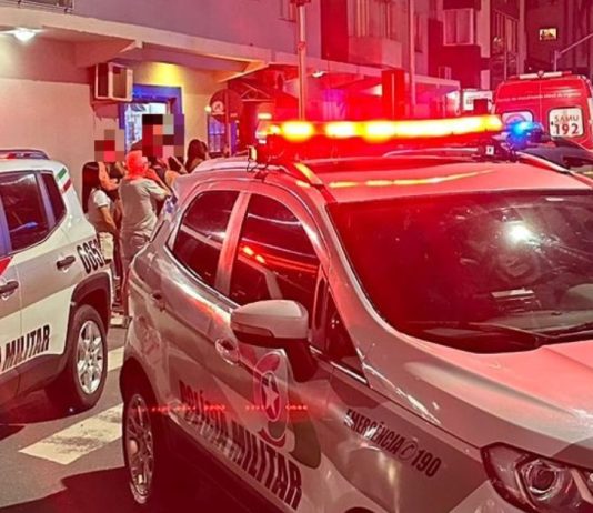 Homem entra embaixo de caminhão e morre esmagado em Balneário Camboriú