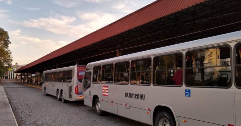 Nove linhas de ônibus têm horários e trajetos alterados em Blumenau