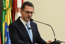 Silvio César da Silva e Jonas Lima são empossados como prefeito e vice de Indaial