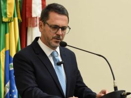 Silvio César da Silva e Jonas Lima são empossados como prefeito e vice de Indaial