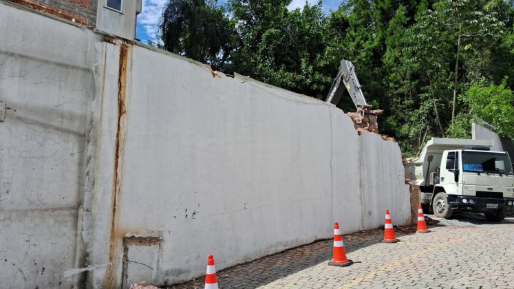 GALERIA - Prédio da rua Sete de Setembro passa por processo de demolição em Blumenau